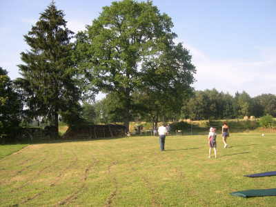 Parc et terrain du domaine avec vue dégagée sur la nature